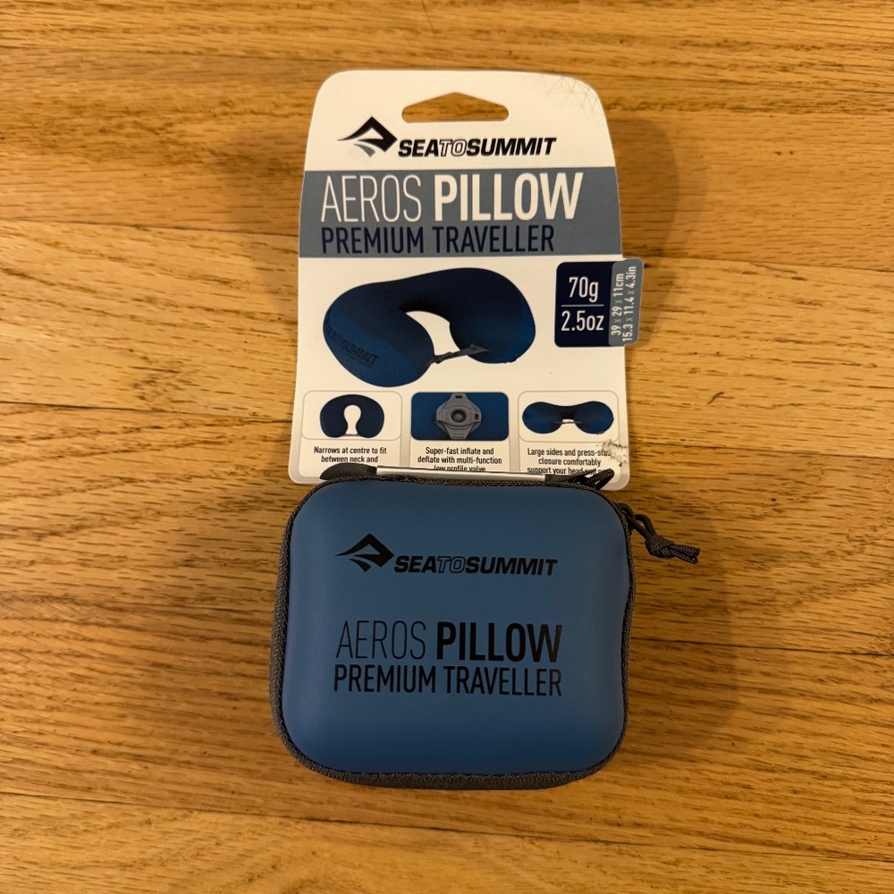 NWT, Sea to Summit Aeros Premium Travellers Pillow, Blue.